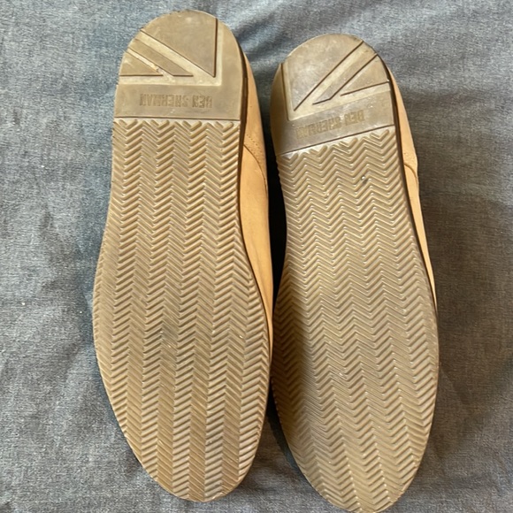 Men's Ben Sherman lace up suede shoes. Only worn a couple of times. Like New. - Picture 5 of 7